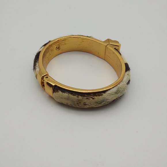 Vince Camuto Zebra Print Call of the Wild Hinged Bangle - Picture 8 of 11